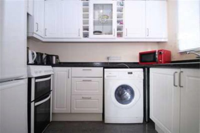  Image of 1 bedroom Flat to rent in Homefield Park Sutton SM1 at Sutton, SM1 2EA